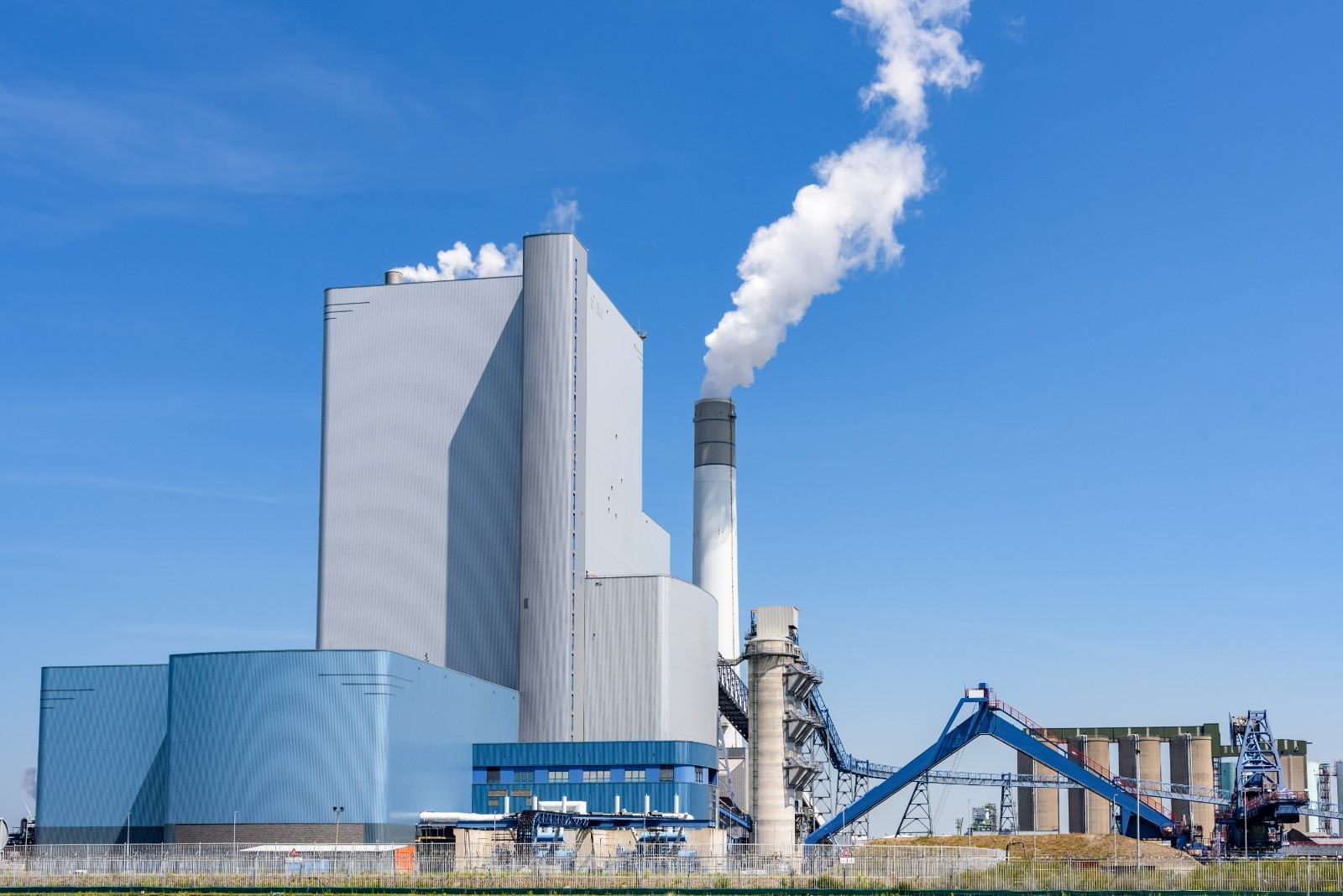 Coal-fired power plant automatic control system and emission management
